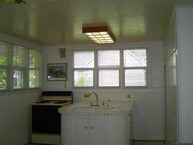 2nd image of 541 Forest Ave