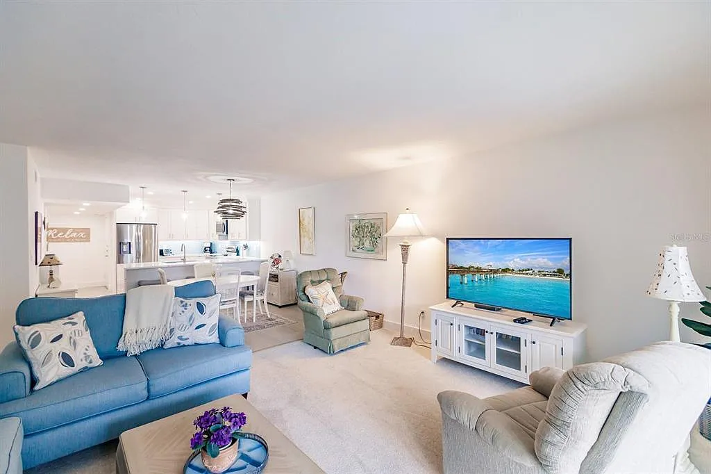 Building Photo - 1055 W Peppertree Dr #207AA