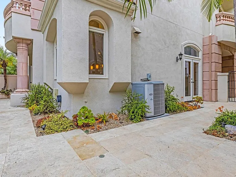 5370 Renaissance Ave — Photo 37