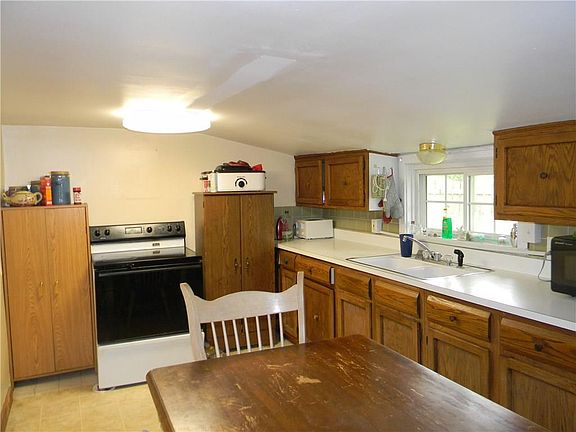 5th image of 121 Bosstick Ave