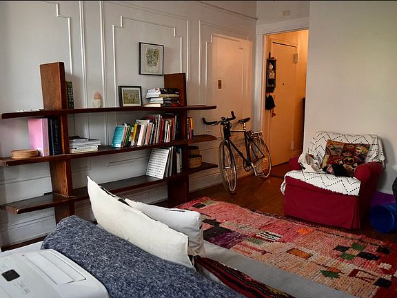 4th image of 525 Gates Ave APT 3