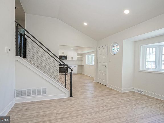 3rd image of 383 Montgomery Dr