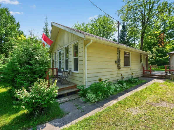 14 Domar Rd, Tiny, ON L0L 2J0