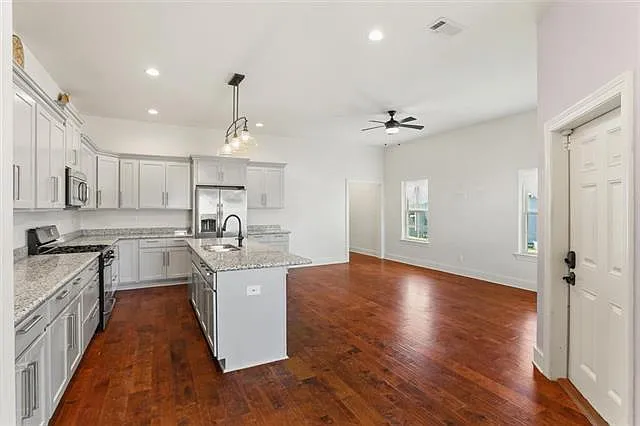 1402 Alvar St — Photo 7