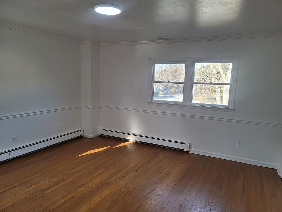 1st image of 84 Lonergan Dr