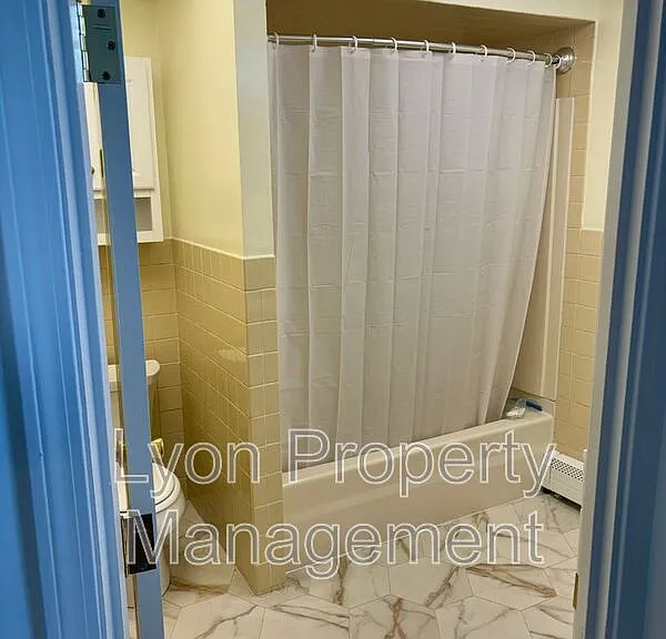 94 Anthony Ave #2R — Photo 7
