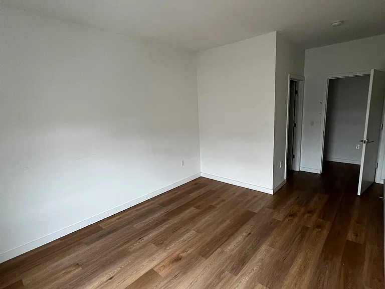 239 Freeway Dr E #5 — Photo 8