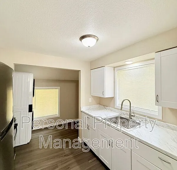 3110 Thompson Ave — Photo 5