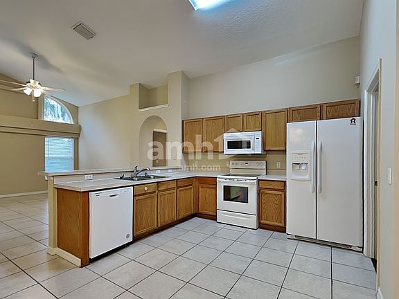 3rd image of 2520 Clareside Dr