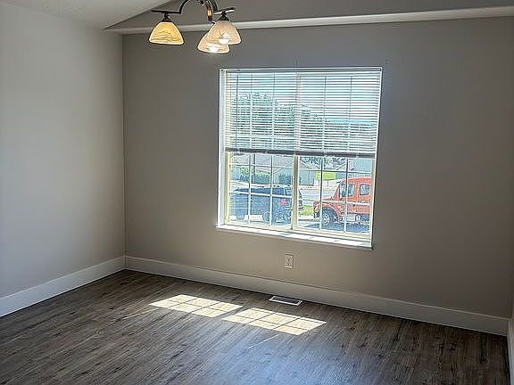 5th image of 1424 Spring Mountain Dr
