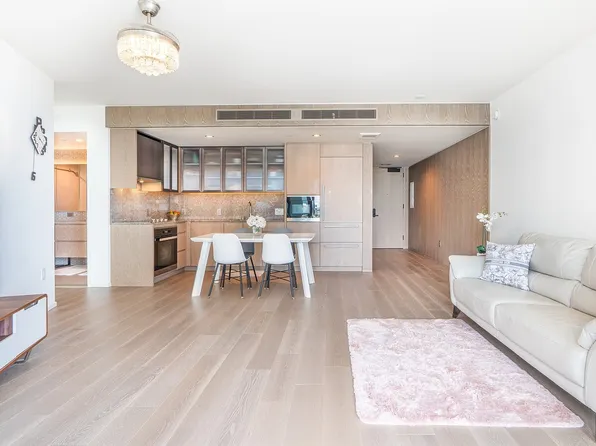 1000 Auahi St #2713, Honolulu, HI 96813