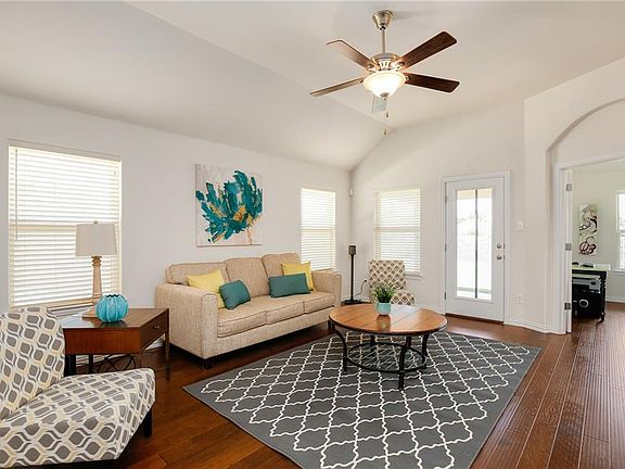 5th image of 5914 Begonia Dr