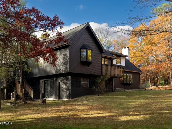 102 Valley View Dr, Dingmans Ferry, PA 18328