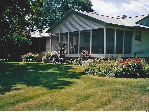 3rd image of 4 Meadow Dr