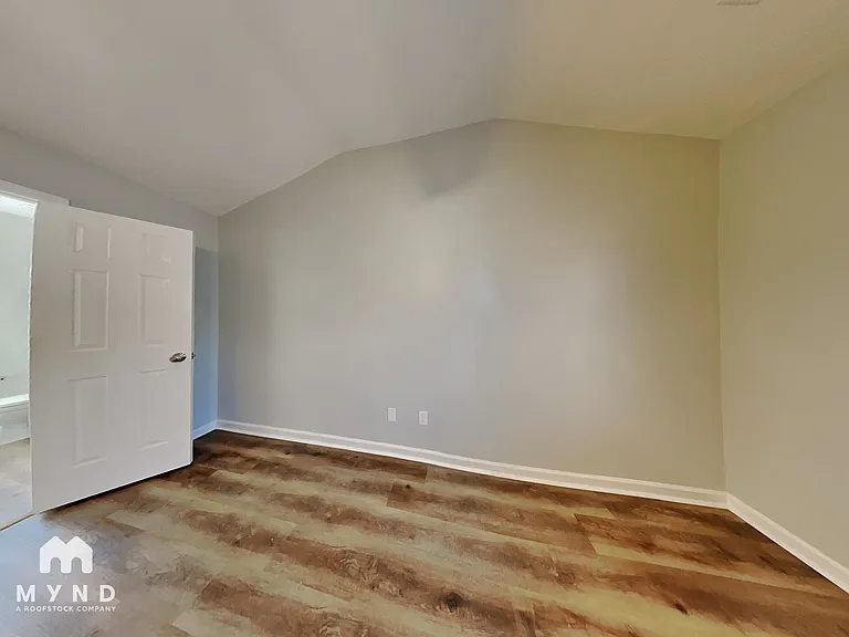 904 Estelle Ct — Photo 17