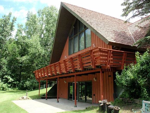 The Exterior was recently Stained approx. 1.5 years ago.