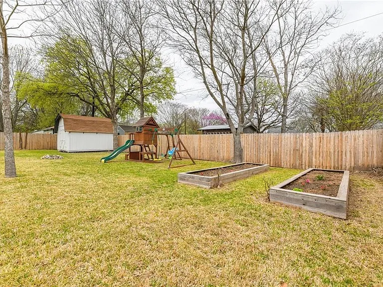 13313 Effingham St — Photo 27