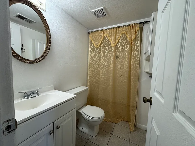 1225 S Oneida St — Photo 8