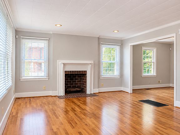 3rd image of 3978 Clairmont Rd