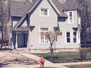 484 Laurel St, Elgin, IL 60120