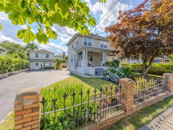 23 Edgewood Road, Port Washington, NY 11050