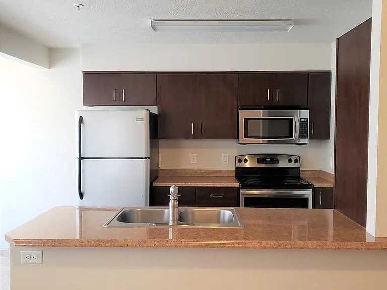1001 W Broadway Ave — Photo 4