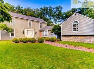 820 Rockwell Ln, Kansas City, MO 64112