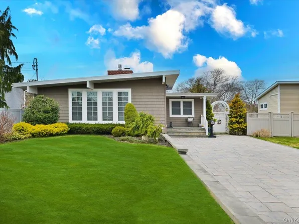 17 Central Avenue, Amityville, NY 11701