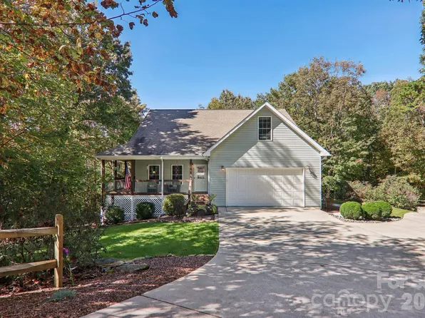 6 Wagon Trce, Flat Rock, NC 28731