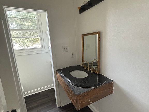 5th image of 1207 Deslonde St #1207