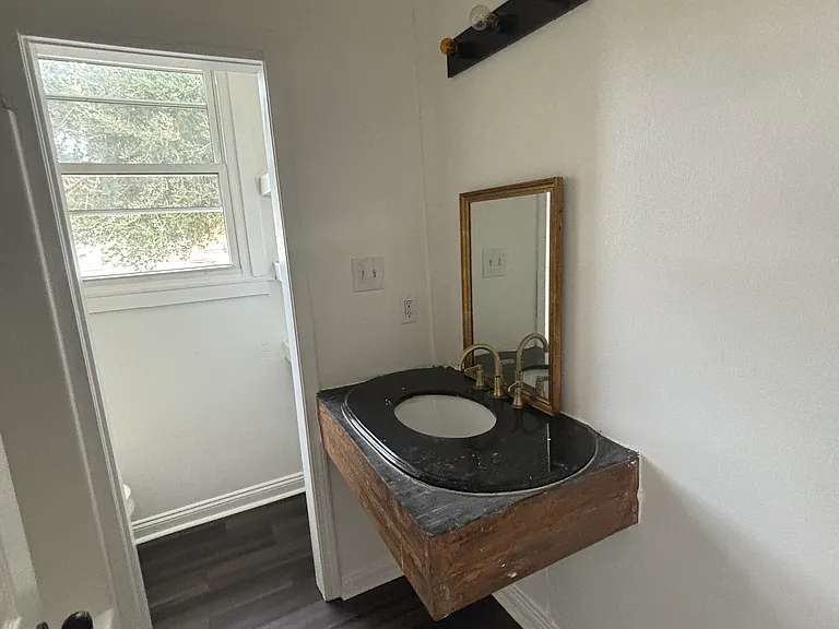 1207 Deslonde St #1207 — Photo 5