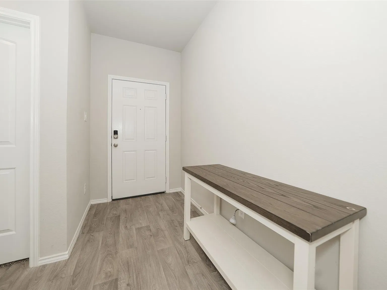 4 bed, 2.0 bath, 1847 sqft, $2,300 — Photo 2