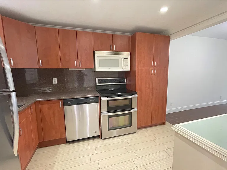 9411 Evergreen Pl #302 — Photo 5