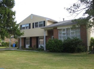 999 Kingston Dr, Cherry Hill, NJ 08034