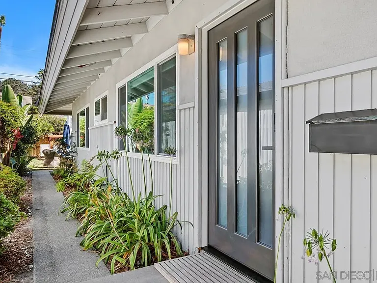 1847 Coast Blvd — Photo 20