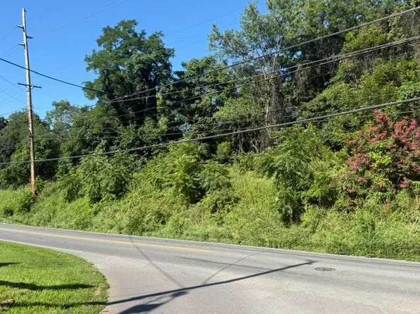 2220/2232 Hollins Rd NE, Roanoke, VA 24012