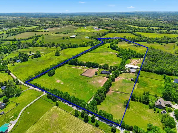 1300 Troy Rd, Wilmore, KY 40390