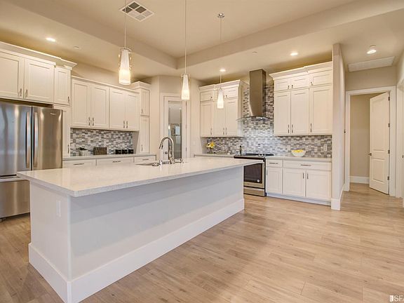 4th image of 3417 Surry Ln