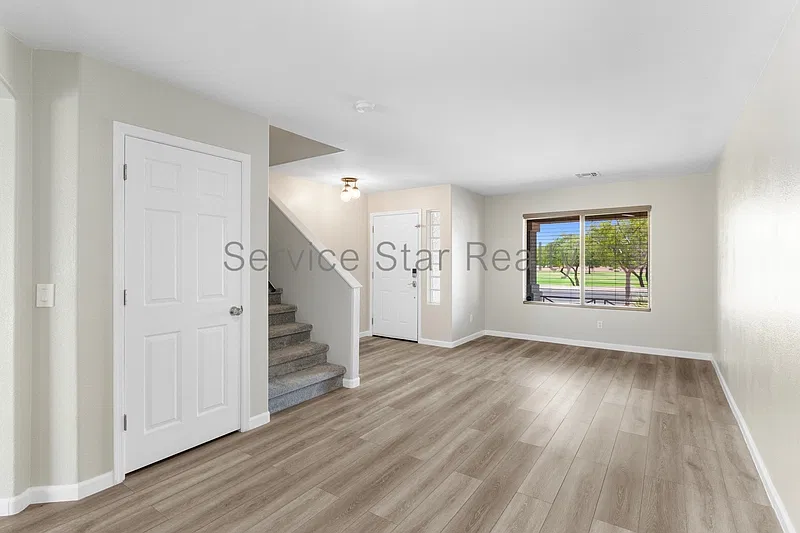 4 bed, 2.5 bath, 2182 sqft, $2,150 — Photo 2
