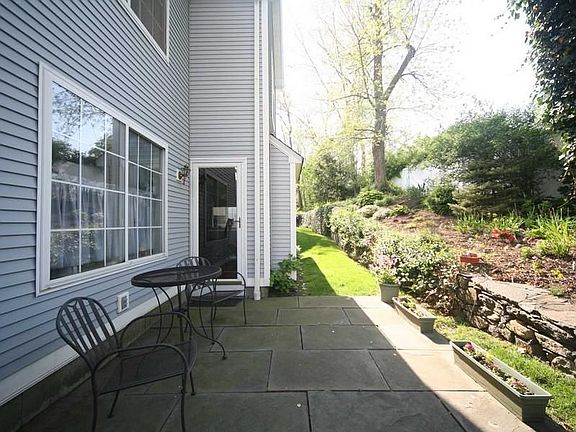 49-18 Top Gallant Road