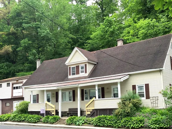 318-320 Beaver St, North Adams, MA 01247