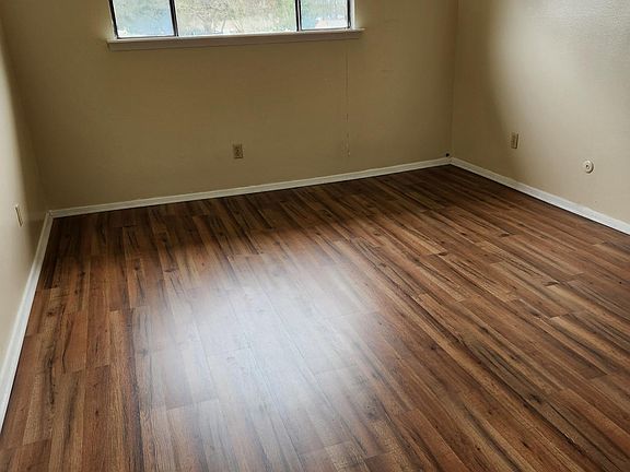 3rd image of 7072 N Holiday Dr