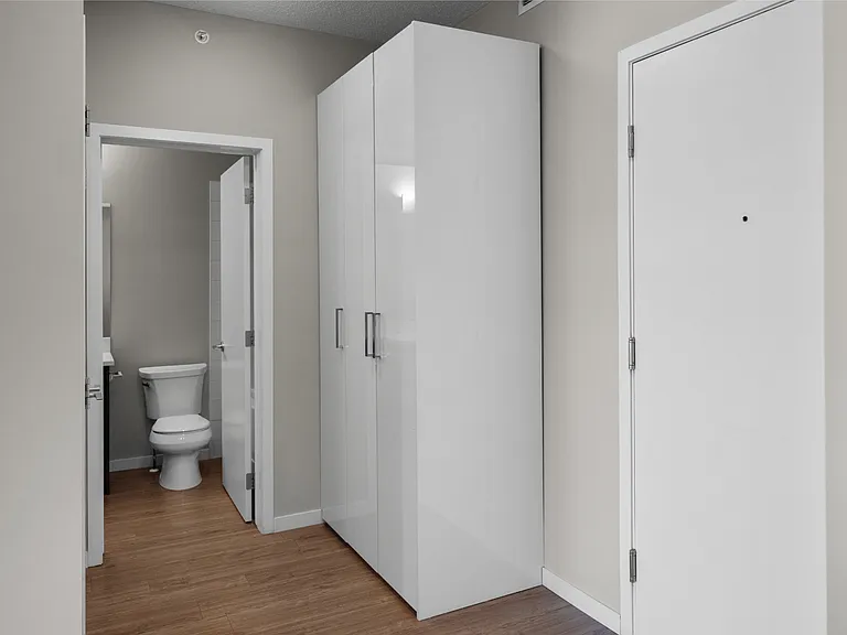 104 Mackenzie Way SW — Photo 24
