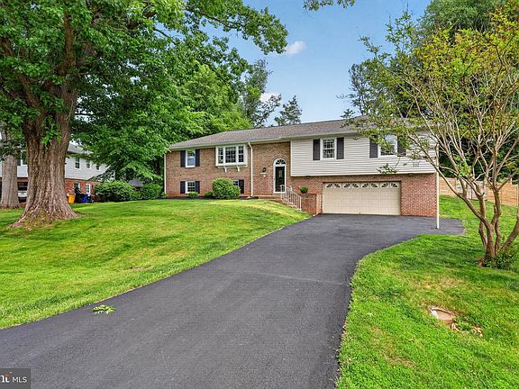 3rd image of 17617 Prince Edward Dr
