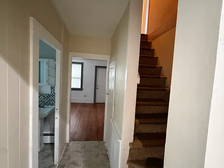 61 Vernon Ave #4 — Photo 17