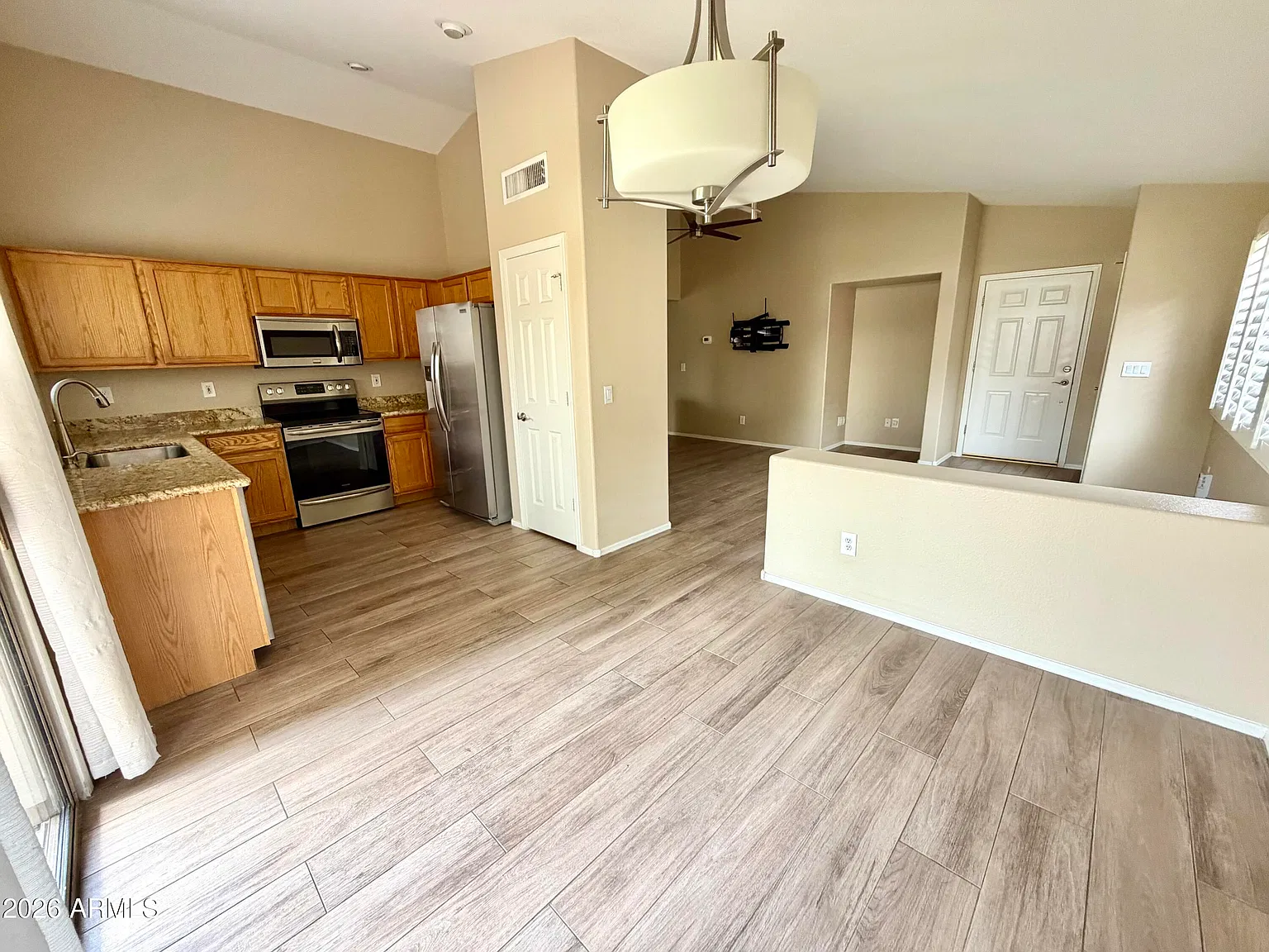 3 bed, 2.0 bath, 1169 sqft, $2,450 — Photo 3