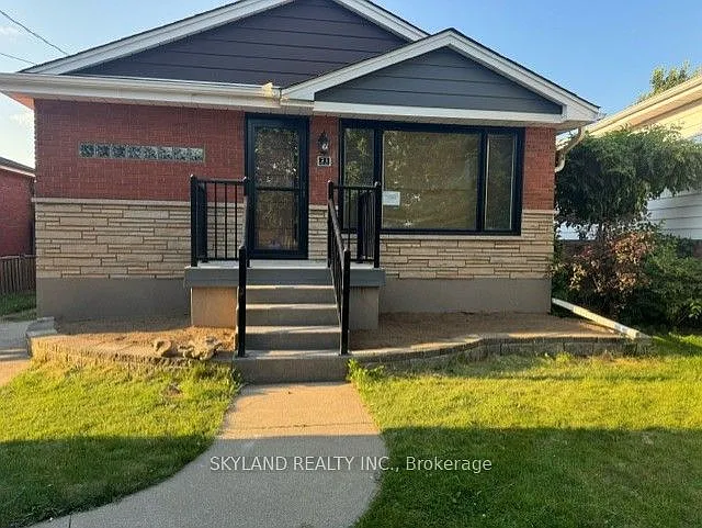 21 Nova Dr #UPPER — Photo 1