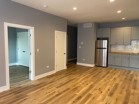 2nd image of 5124 S Michigan Ave #3E