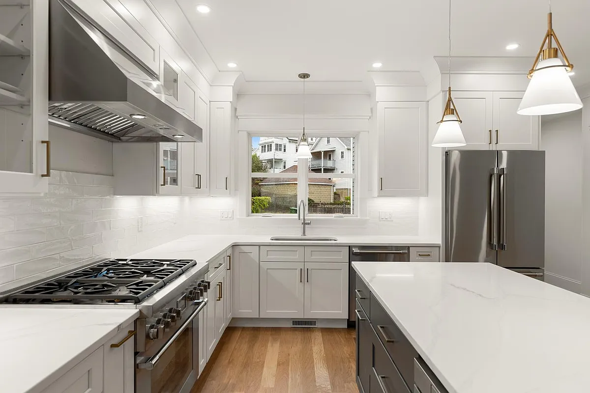 Building Photo - 45 Maplewood St #45