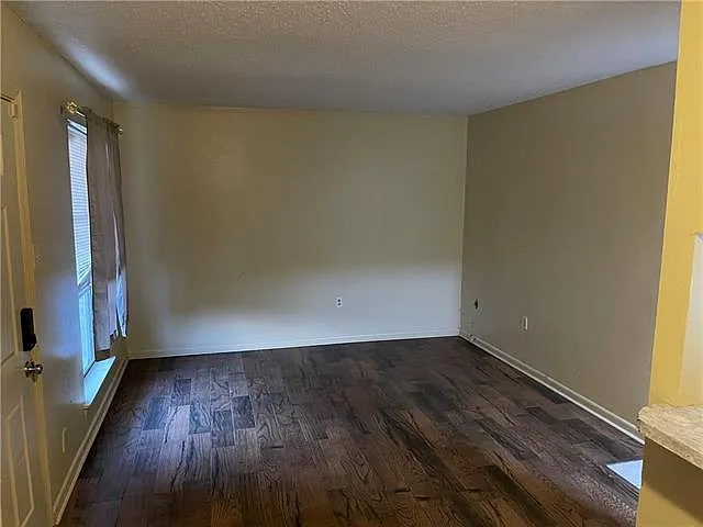 2 bed, 1.0 bath, 900 sqft, $790 — Photo 3